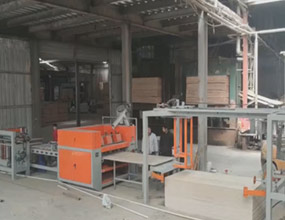 全(quán)自動刮膩子機