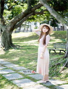 《美女逼逼毛茸茸-全黄H全肉禁乱公》